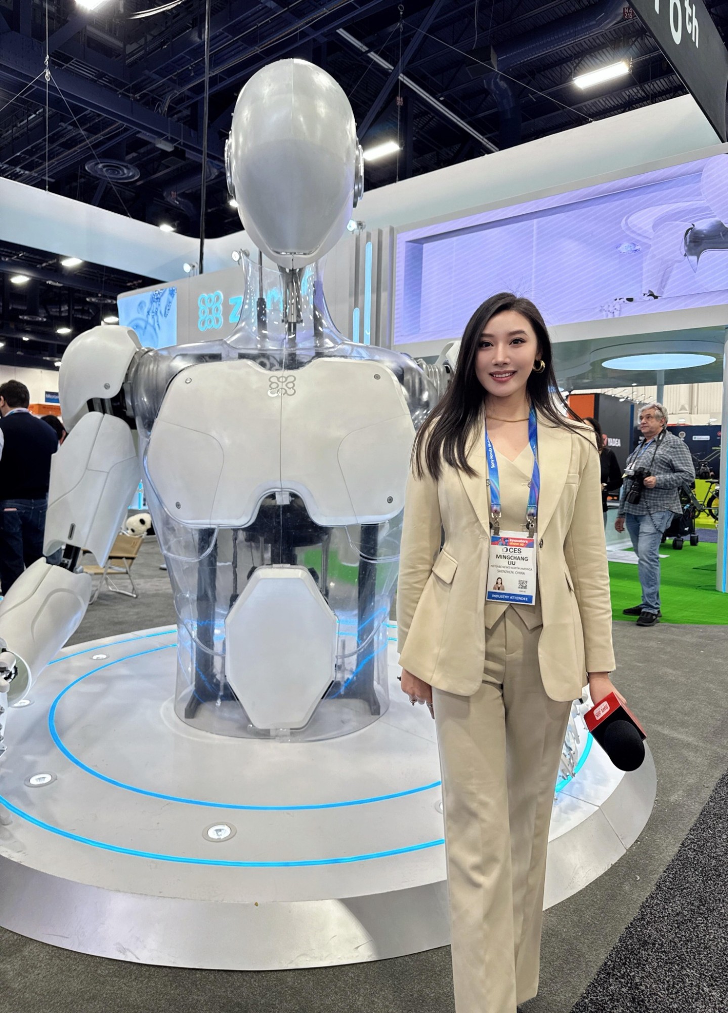 Daisy Lin visiting a technology exhibition